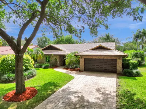 5166 NW 81st Ter, Coral Springs, FL 33067