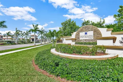 2567 SE 2nd St, Homestead, FL 33033