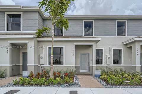 470 NE 13th St, Florida City, FL 33034