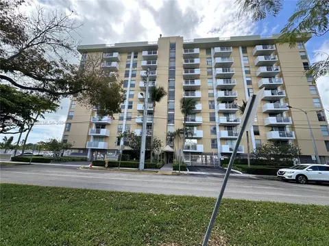 2000 NE 135th St #911, North Miami, FL 33181