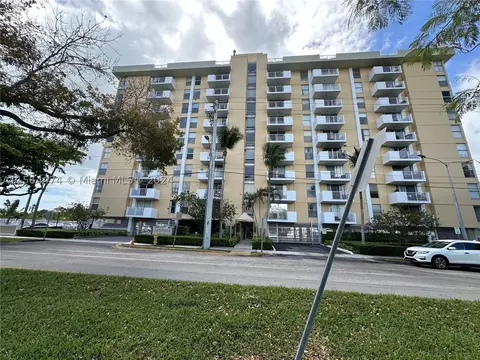 2000 NE 135th St #911, North Miami, FL 33181