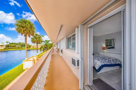 1030 SW 11th St #14M, Hallandale Beach, FL 33009