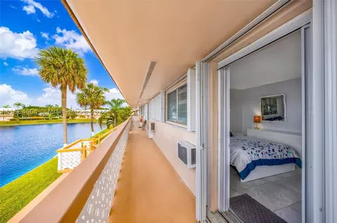 1030 SW 11th St #14M, Hallandale Beach, FL 33009