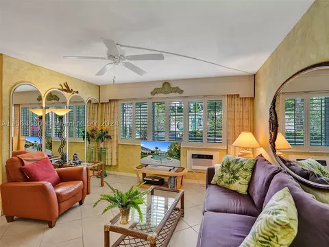 700 Antioch Ave #10, Fort Lauderdale, FL 33304