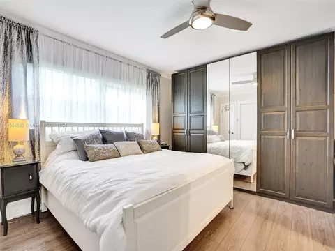 5121 W Oakland Park Blvd #104, Lauderdale Lakes, FL 33313