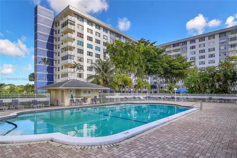 4350 Hillcrest Dr #120, Hollywood, FL 33021