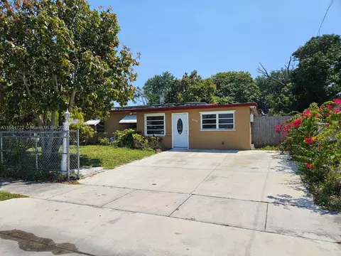 3788 SW 40th St, West Park, FL 33023