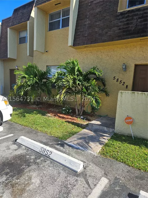 5852 Blueberry Ct #72, Lauderhill, FL 33313