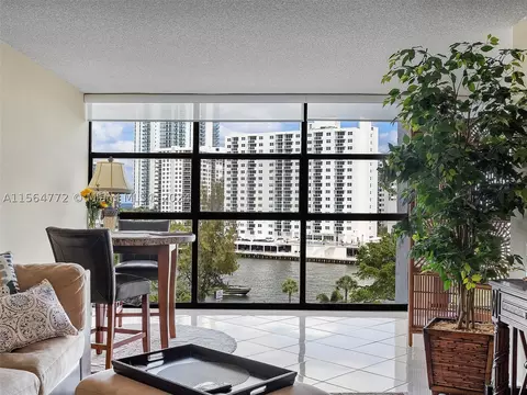 600 Parkview Dr #702, Hallandale Beach, FL 33009