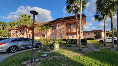 223 Lakeview Dr #204, Weston, FL 33326