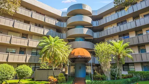 1101 Colony Point Cir #214, Pembroke Pines, FL 33026