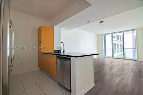 950 Brickell Bay Dr #703, Miami, FL 33131
