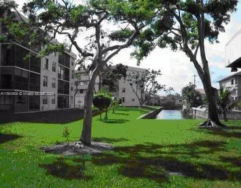 115 Royal Park Dr #4E, Oakland Park, FL 33309
