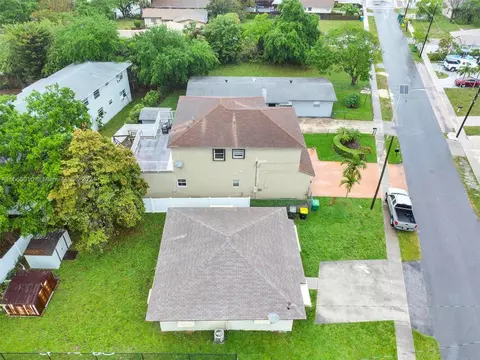 Exterior - 121 NW 7th Ave, Dania Beach, FL 33004 photo 15 of 16