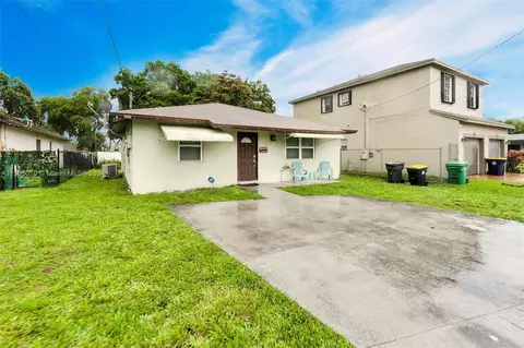 Exterior - 121 NW 7th Ave, Dania Beach, FL 33004 photo 4 of 16