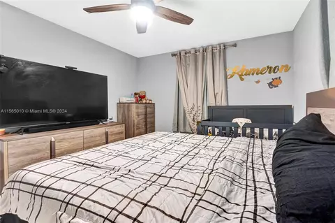 Bedroom - 121 NW 7th Ave, Dania Beach, FL 33004 photo 2 of 6