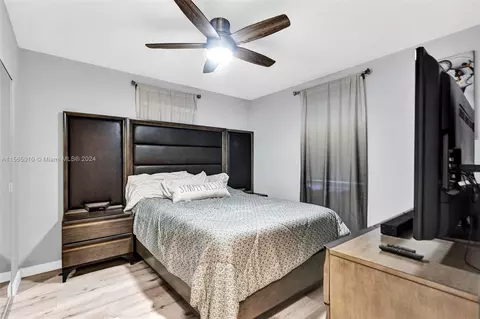 Bedroom - 121 NW 7th Ave, Dania Beach, FL 33004 photo 4 of 6