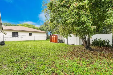 Exterior - 121 NW 7th Ave, Dania Beach, FL 33004 photo 9 of 16