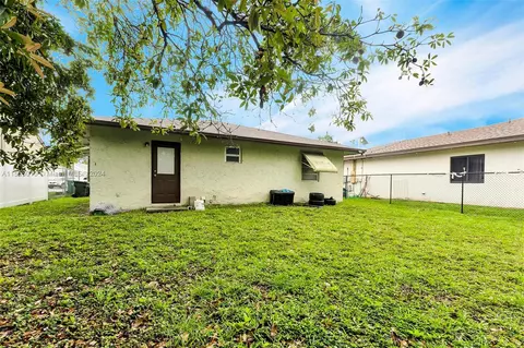 Exterior - 121 NW 7th Ave, Dania Beach, FL 33004 photo 7 of 16