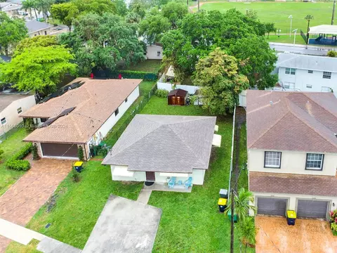 Exterior - 121 NW 7th Ave, Dania Beach, FL 33004 photo 14 of 16