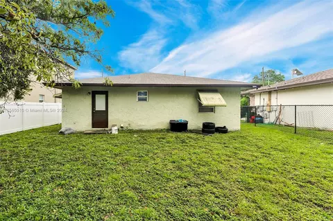 Exterior - 121 NW 7th Ave, Dania Beach, FL 33004 photo 6 of 16