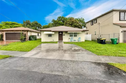 Exterior - 121 NW 7th Ave, Dania Beach, FL 33004 photo 3 of 16