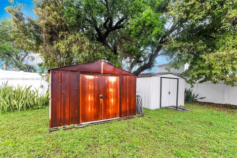 Exterior - 121 NW 7th Ave, Dania Beach, FL 33004 photo 12 of 16