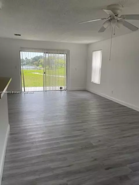 3421 NW 44th St #106, Oakland Park, FL 33309