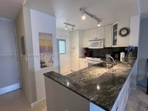 3551 NE 169th St #208, North Miami Beach, FL 33160