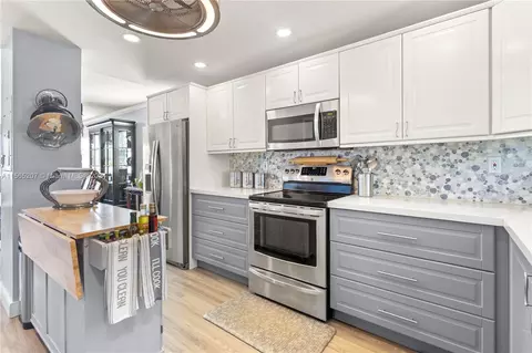 611 NE 14th Ave #401, Fort Lauderdale, FL 33304