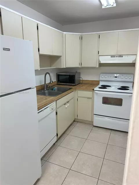5775 W 20th Ave #402, Hialeah, FL 33012