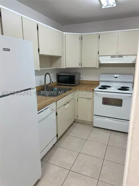 5775 W 20th Ave #402, Hialeah, FL 33012