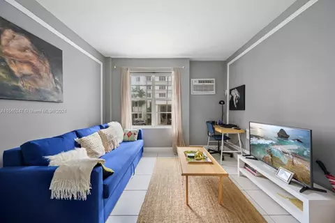 3030 Collins Ave #2B, Miami Beach, FL 33140