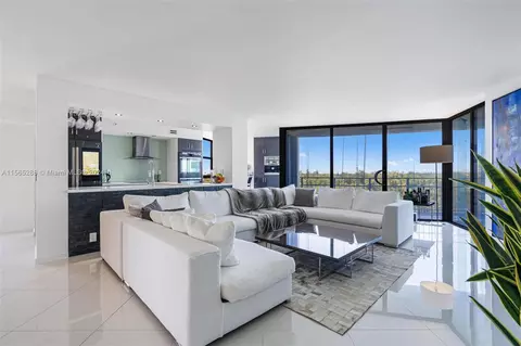 1000 Quayside Ter #711, Miami, FL 33138