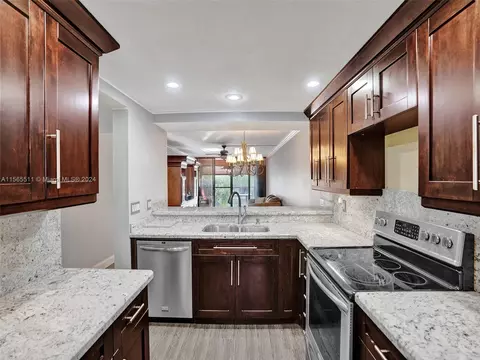 5729 Coral Lake Dr #305, Margate, FL 33063