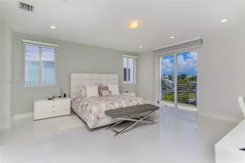 Bedroom - 10310 NW 68th St, Doral, FL 33178 photo 4 of 5