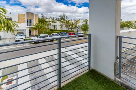 Exterior - 10310 NW 68th St, Doral, FL 33178 photo 2 of 8