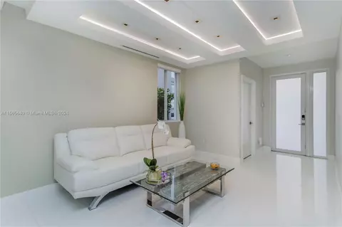 Living - 10310 NW 68th St, Doral, FL 33178 photo 3 of 5
