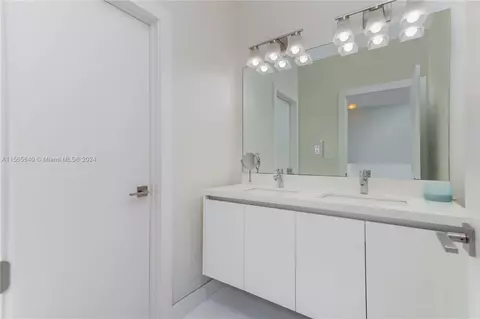 Bath - 10310 NW 68th St, Doral, FL 33178 photo 4 of 6