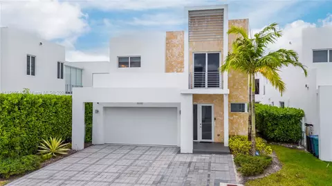 Exterior - 10310 NW 68th St, Doral, FL 33178 photo 5 of 8