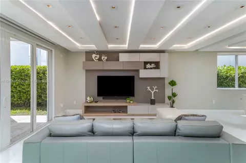 Living - 10310 NW 68th St, Doral, FL 33178 photo 1 of 5