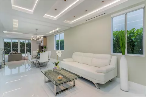 Living - 10310 NW 68th St, Doral, FL 33178 photo 2 of 5