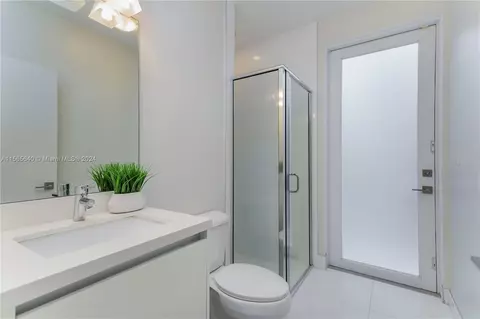 Bath - 10310 NW 68th St, Doral, FL 33178 photo 1 of 6