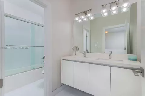 Bath - 10310 NW 68th St, Doral, FL 33178 photo 6 of 6
