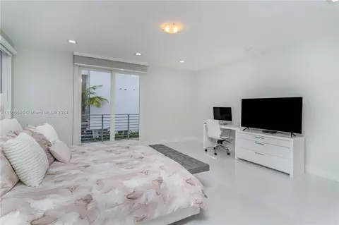 Bedroom - 10310 NW 68th St, Doral, FL 33178 photo 3 of 5