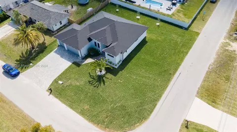 430 SW 15th Ter, Cape Coral, FL 33991
