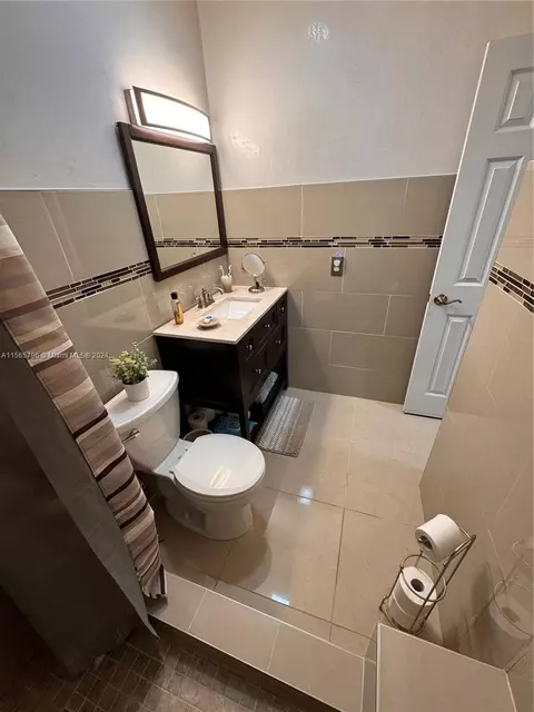Bath - 6950 W 2nd Ct, Hialeah, FL 33014 photo 3 of 6