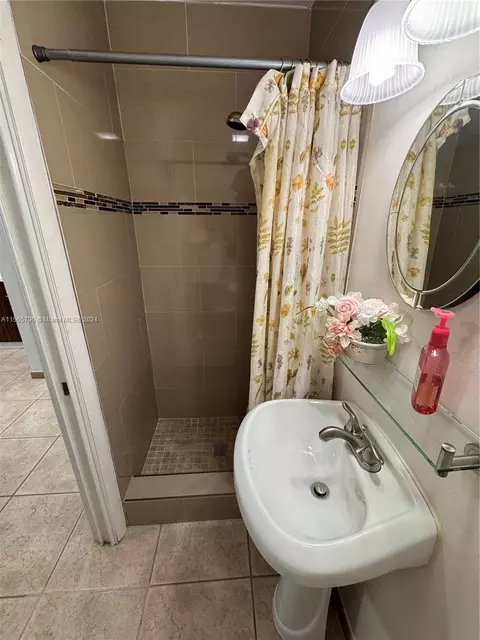 Bath - 6950 W 2nd Ct, Hialeah, FL 33014 photo 5 of 6