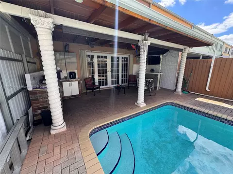 Exterior - 6950 W 2nd Ct, Hialeah, FL 33014 photo 4 of 6