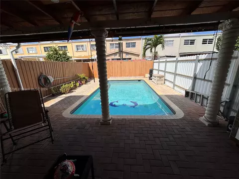 Exterior - 6950 W 2nd Ct, Hialeah, FL 33014 photo 5 of 6